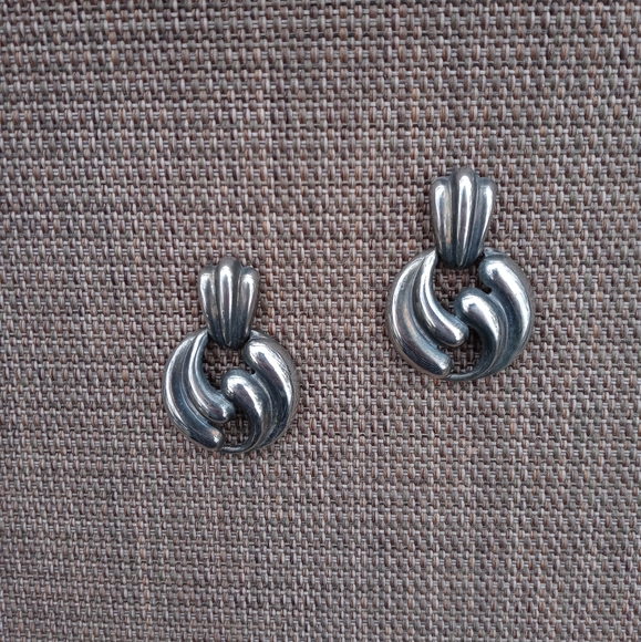 💦Swirl Silver 🌨🌊 Earrings - Picture 1 of 5